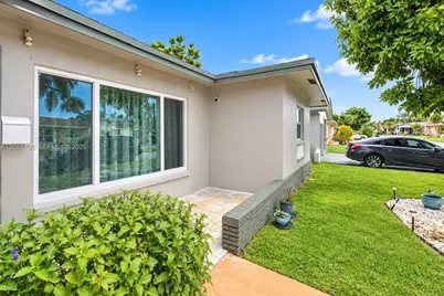 7303 NW 59th St, Tamarac, FL 33321 - Photo 4
