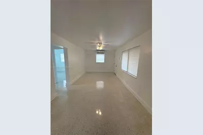 649 SW 7th St #10, Miami, FL 33130 - Photo 2