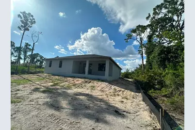 15825 Lakeland Circle, Other City - In The State Of Florida, FL 33981 - Photo 6