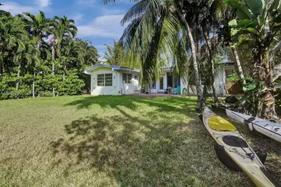 18500 NE 23rd Ct, Miami, FL 33180 - Photo 38