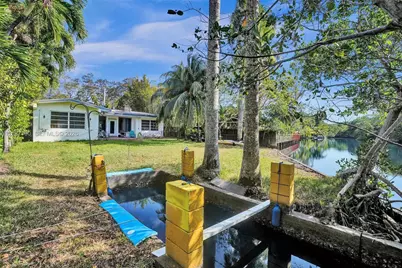 18500 NE 23rd Ct, Miami, FL 33180 - Photo 40