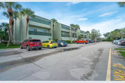 8913 NW 28th Dr #D, Coral Springs, FL 33065 - Photo 2
