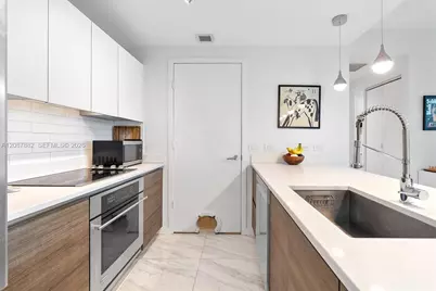 1100 S Miami Ave #1609, Miami, FL 33130 - Photo 10