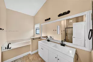 19960 NW 2nd St, Pembroke Pines, FL 33029 - Photo 46