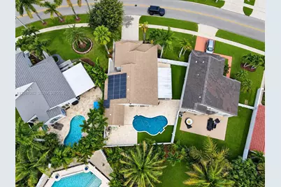 17542 NW 12th St, Pembroke Pines, FL 33029 - Photo 1