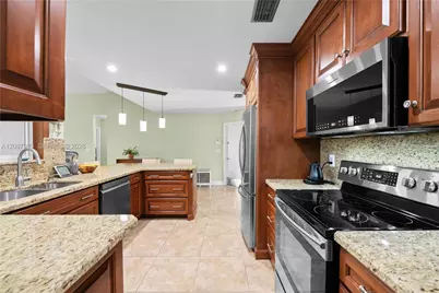 6581 Falconsgate Ave, Davie, FL 33331 - Photo 16