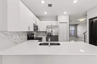 221 SW 159th Way, Pembroke Pines, FL 33027 - Photo 10
