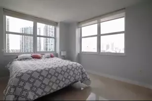 31 SE 5th St, Miami, FL 33131 - Photo 6