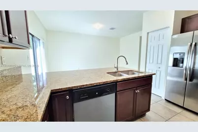 10570 W 33rd Ln, Hialeah, FL 33018 - Photo 6