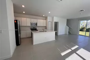 387 SE Crossoak Ln, Port Saint Lucie, FL 34984 - Photo 8