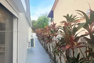 927 NW 106th Ave Cir, Miami, FL 33172 - Photo 12