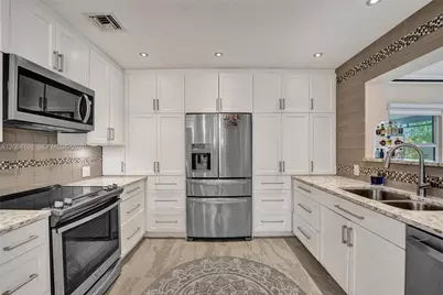 418 NW 20th St, Wilton Manors, FL 33311 - Photo 2