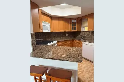 8363 Lake Dr #504, Doral, FL 33166 - Photo 8