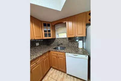 8363 Lake Dr #504, Doral, FL 33166 - Photo 12