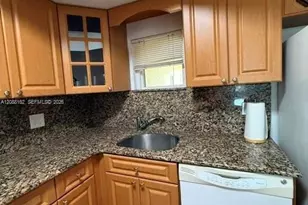 8363 Lake Dr, Doral, FL 33166 - Photo 12