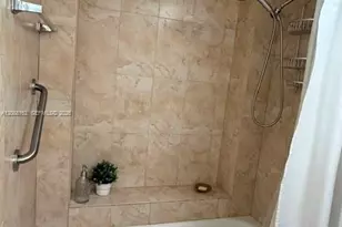 8363 Lake Dr, Doral, FL 33166 - Photo 30