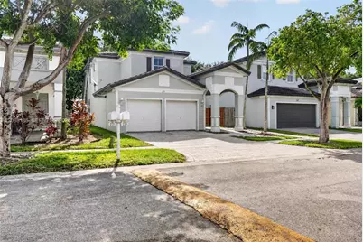 159 NE 36th Ter, Homestead, FL 33033 - Photo 2