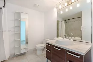 253 NE 2nd St, Miami, FL 33132 - Photo 16