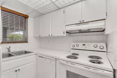 210 Fontainebleau Blvd #410, Miami, FL 33172 - Photo 10