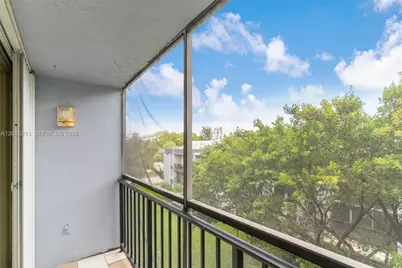 210 Fontainebleau Blvd #410, Miami, FL 33172 - Photo 18