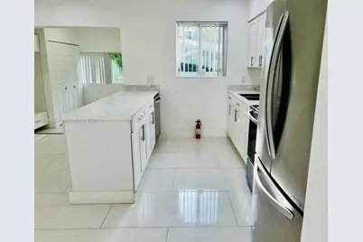18320 NE 7th Ct, North Miami Beach, FL 33179 - Photo 14