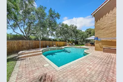 1342 NW 195th Ave, Pembroke Pines, FL 33029 - Photo 72