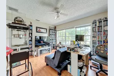 1342 NW 195th Ave, Pembroke Pines, FL 33029 - Photo 36