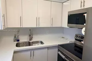 1030 SW 11th St, Hallandale Beach, FL 33009 - Photo 10