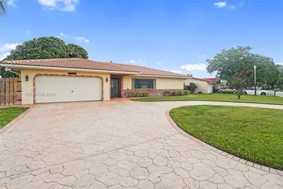 10650 NW 42nd Dr, Coral Springs, FL 33065 - Photo 2