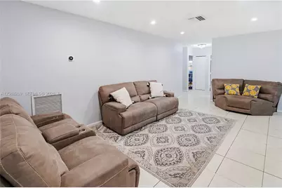 10650 NW 42nd Dr, Coral Springs, FL 33065 - Photo 8