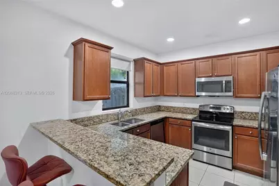 11249 NW 88th Ter, Doral, FL 33178 - Photo 12