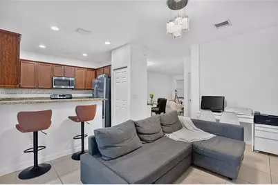 11249 NW 88th Ter, Doral, FL 33178 - Photo 10