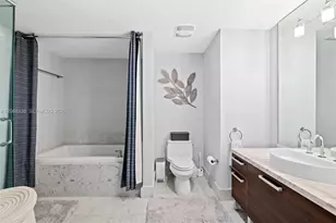 253 NE 2nd St, Miami, FL 33132 - Photo 12