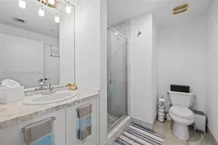 253 NE 2nd St, Miami, FL 33132 - Photo 16