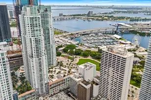 253 NE 2nd St, Miami, FL 33132 - Photo 22