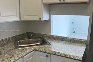 4550 NW 9th St, Miami, FL 33126 - Photo 22