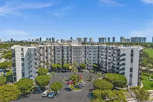 20400 W Country Club Dr, Aventura, FL 33180 - Photo 22