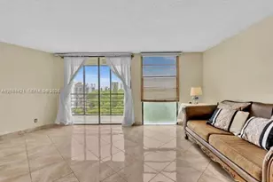 20400 W Country Club Dr, Aventura, FL 33180 - Photo 6