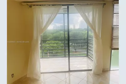 20400 W Country Club Dr #711, Aventura, FL 33180 - Photo 2