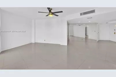 20400 W Country Club Dr #315, Aventura, FL 33180 - Photo 2
