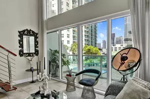 41 SE 5th St, Miami, FL 33131 - Photo 2