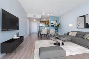 335 Biscayne Blvd, Miami, FL 33131 - Photo 2