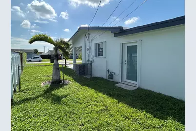 5372 W 4th Ln, Hialeah, FL 33012 - Photo 4