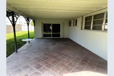 5372 W 4th Ln, Hialeah, FL 33012 - Photo 8