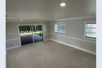 5372 W 4th Ln, Hialeah, FL 33012 - Photo 12