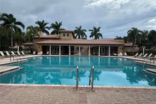 928 SW 147th Ave, Pembroke Pines, FL 33027 - Photo 4