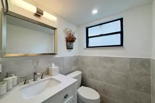 1630 NE 151st St, Miami, FL 33162 - Photo 8