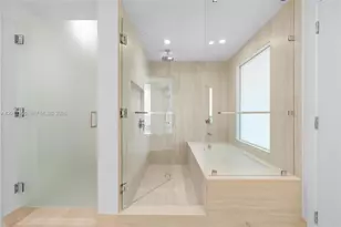 2411 Laguna Cir, Miami, FL 33181 - Photo 26