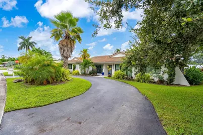 9900 NW 14th Ct, Coral Springs, FL 33071 - Photo 2