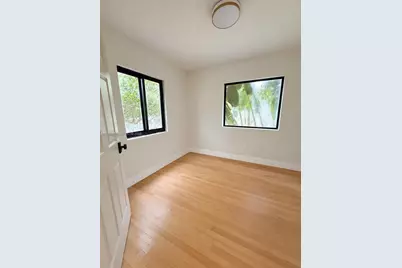 327 W 28th St, Miami Beach, FL 33140 - Photo 16